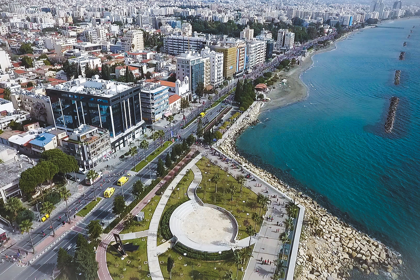 molos limassol